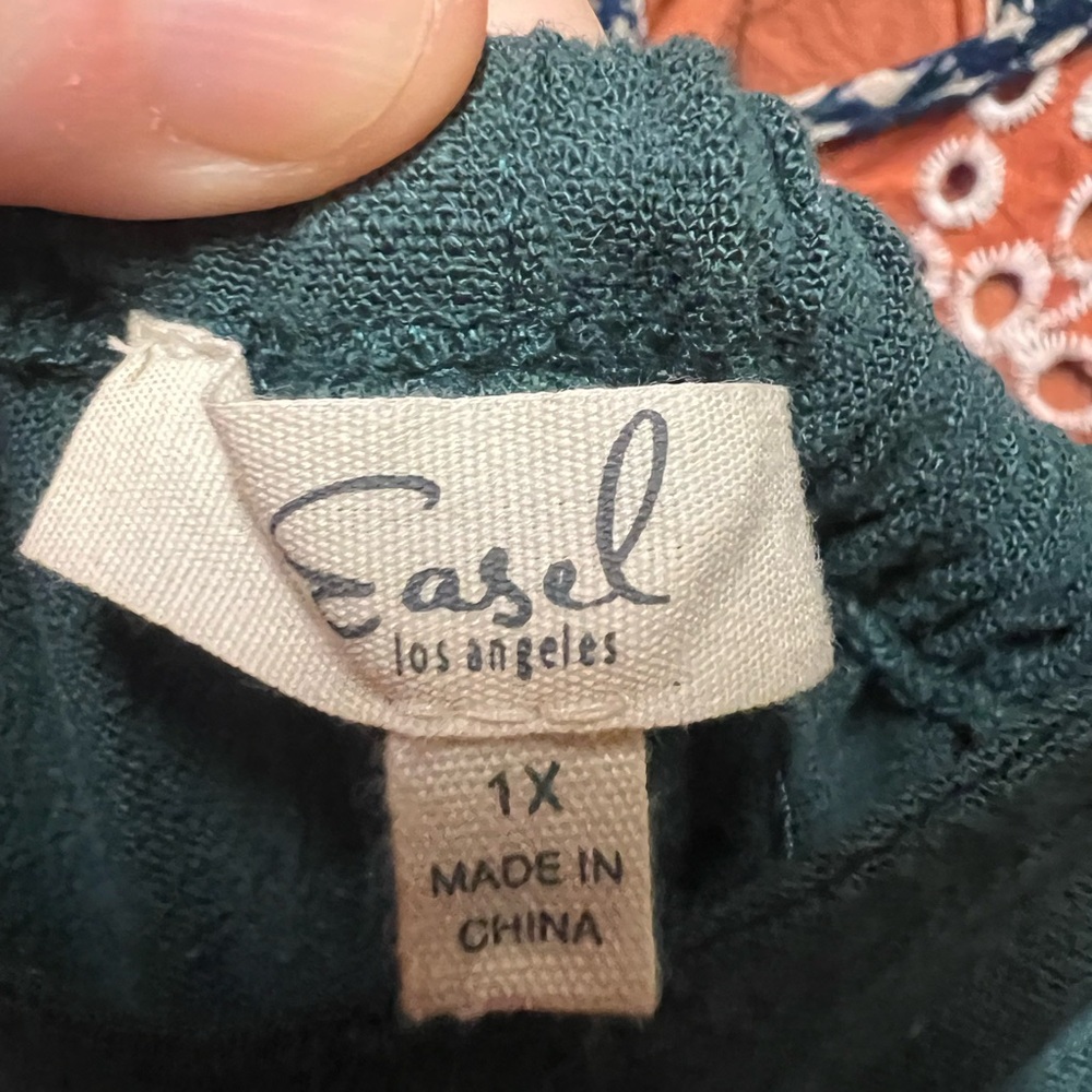 Easel Los Angeles Green Top